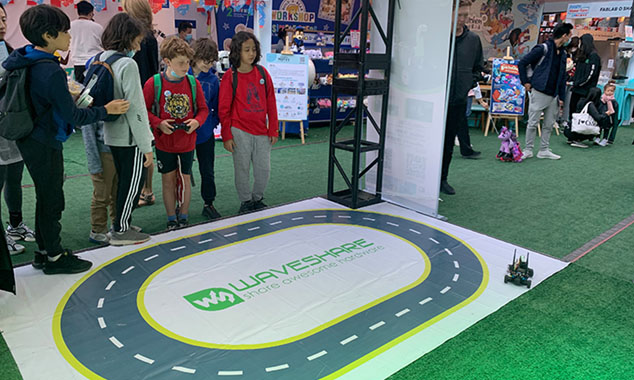 Waveshare and Children at the Exhibition